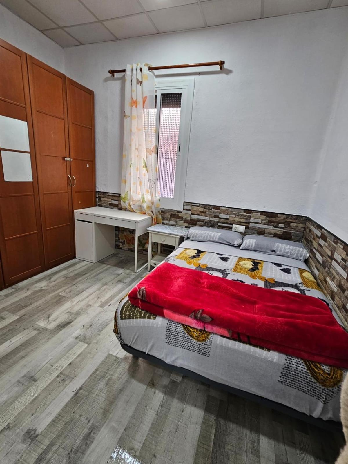 Privatunterkunft Doble Con Bano Privado L’Hospitalet de Llobregat