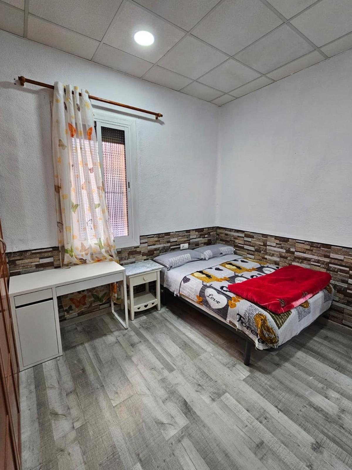 Privatunterkunft Doble Con Bano Privado L’Hospitalet de Llobregat