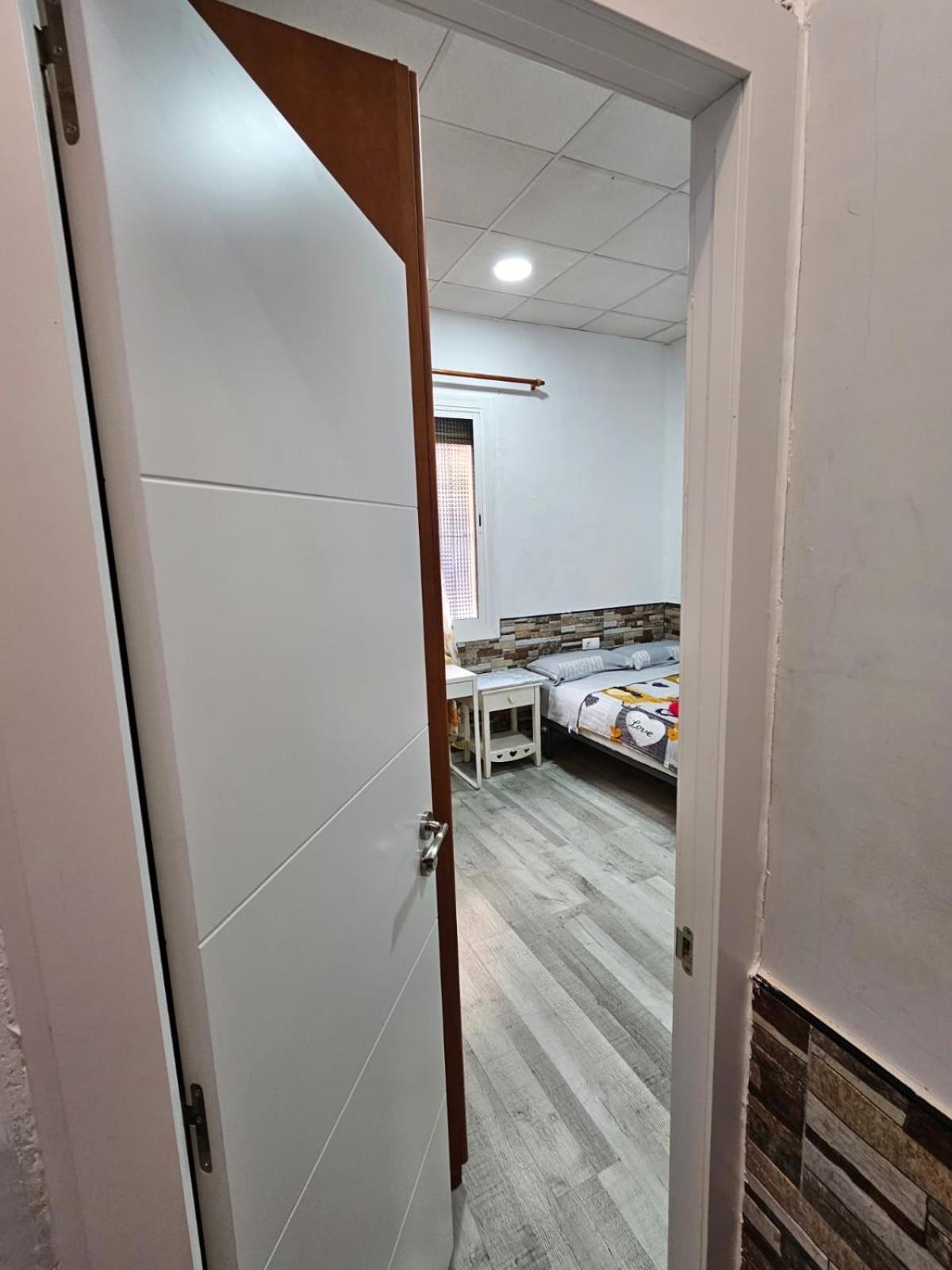 Doble Con Bano Privado * L’Hospitalet de Llobregat